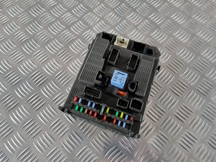 Drošinātāju bloks priekš CITROEN C8 2005