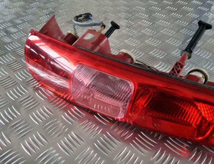Aizmugurējais kreisais lukturis priekš CITROEN C8 2005