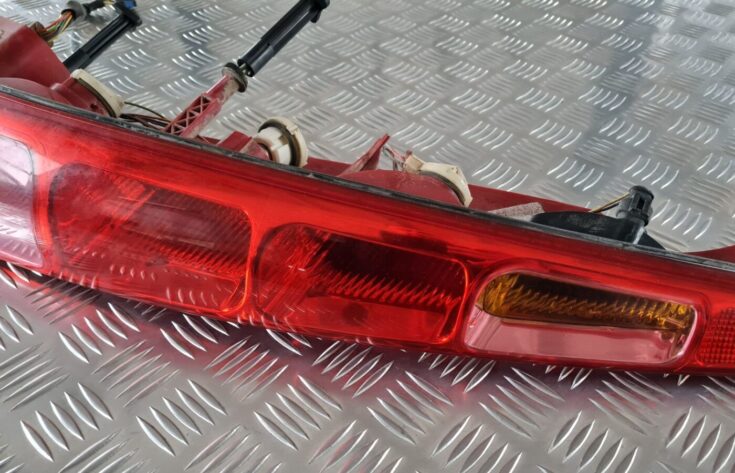 Aizmugurējais kreisais lukturis priekš CITROEN C8 2005