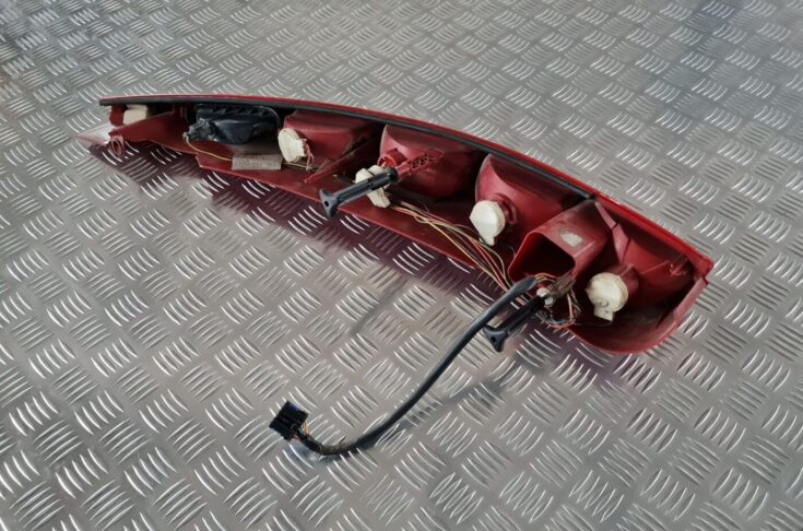 Aizmugurējais kreisais lukturis priekš CITROEN C8 2005