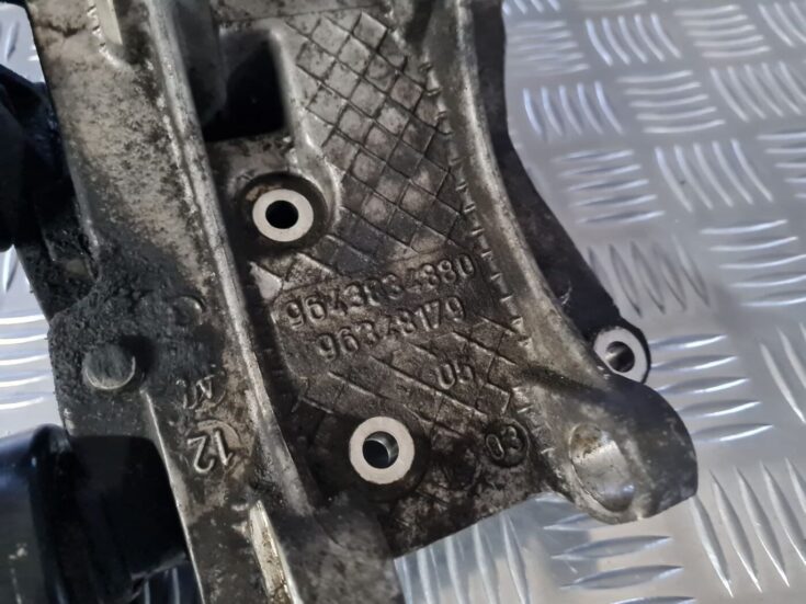 Ģeneratora kronšteins priekš CITROEN C8 2005