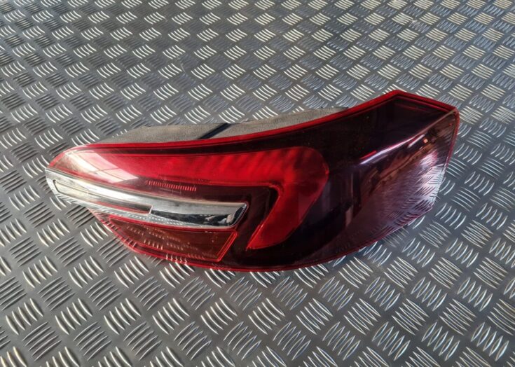 Aizmugurējais labais lukturis priekš OPEL INSIGNIA 2016