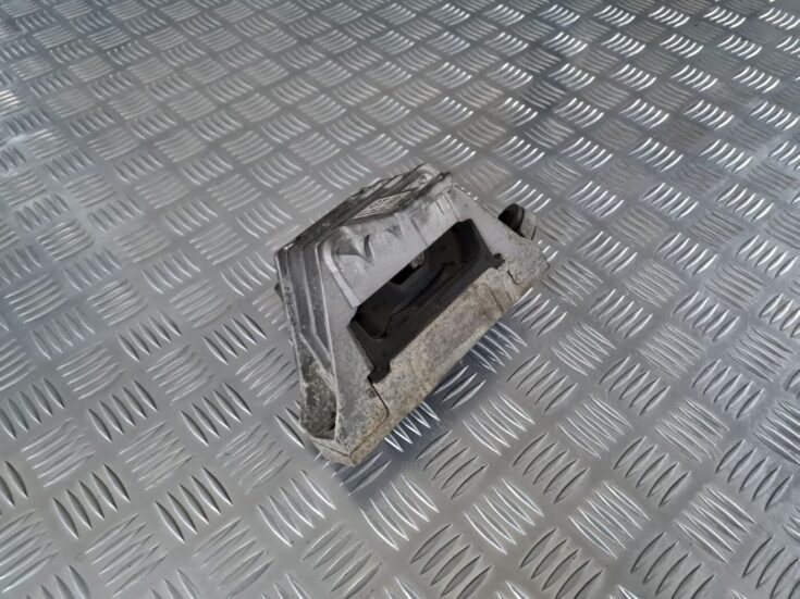 Dzinēja spilvens priekš OPEL INSIGNIA 2016