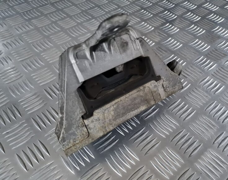 Dzinēja spilvens priekš OPEL INSIGNIA 2016