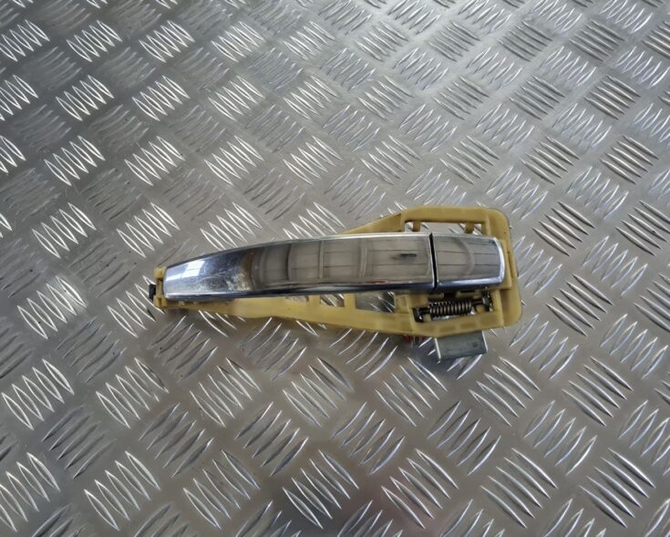 Priekšējāis labais durvju rokturis priekš OPEL VECTRA C 2008