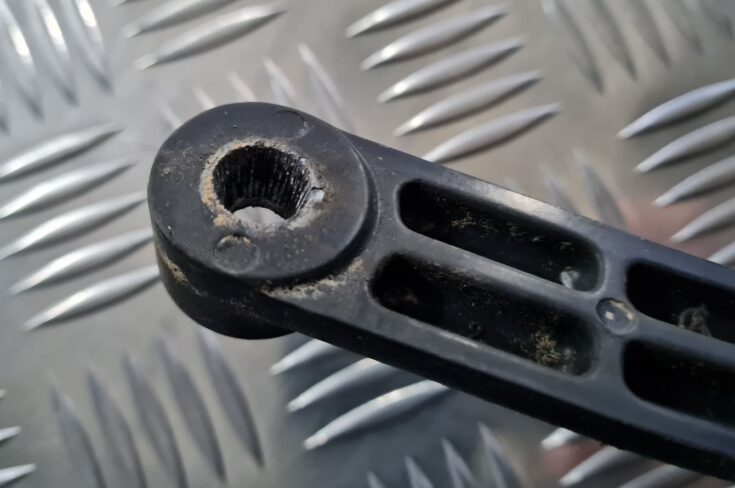 Vējstikla slotu turētāju komplekts priekš OPEL VECTRA C 2002