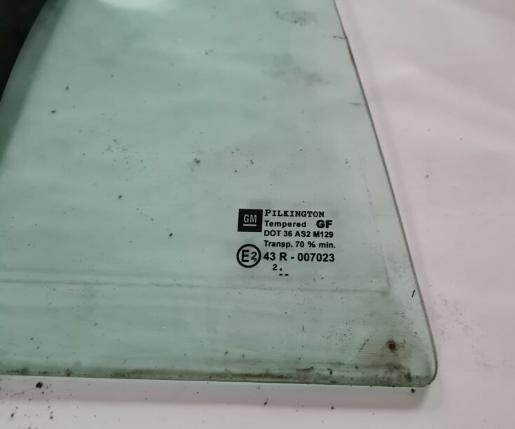 Labo durvju stūra stikls priekš OPEL VECTRA C 2002