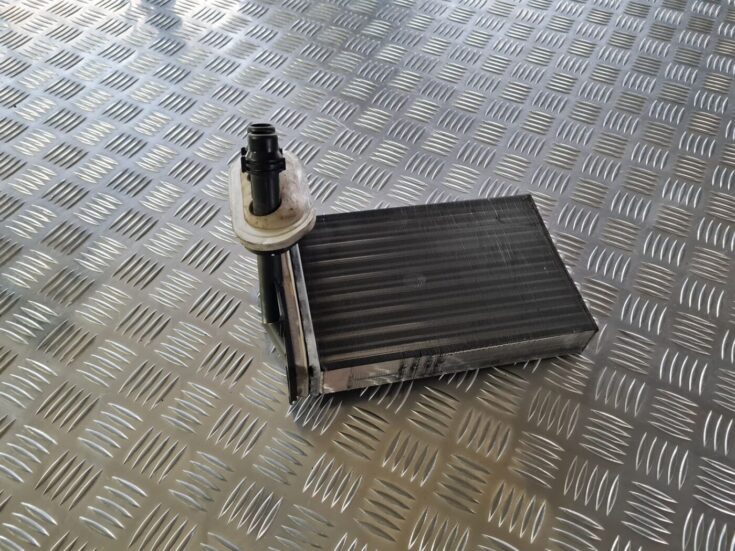 Apsildes sistēmas radiators priekš VW GOLF IV 1999