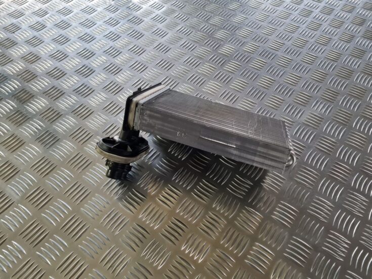 Apsildes sistēmas radiators priekš VW GOLF IV 1999