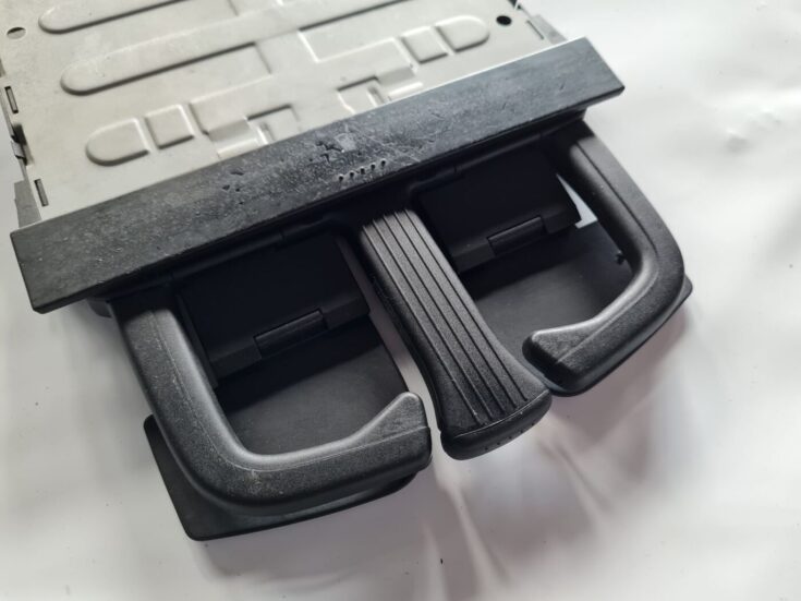 Krūzes turētājs priekš VW GOLF IV 1999