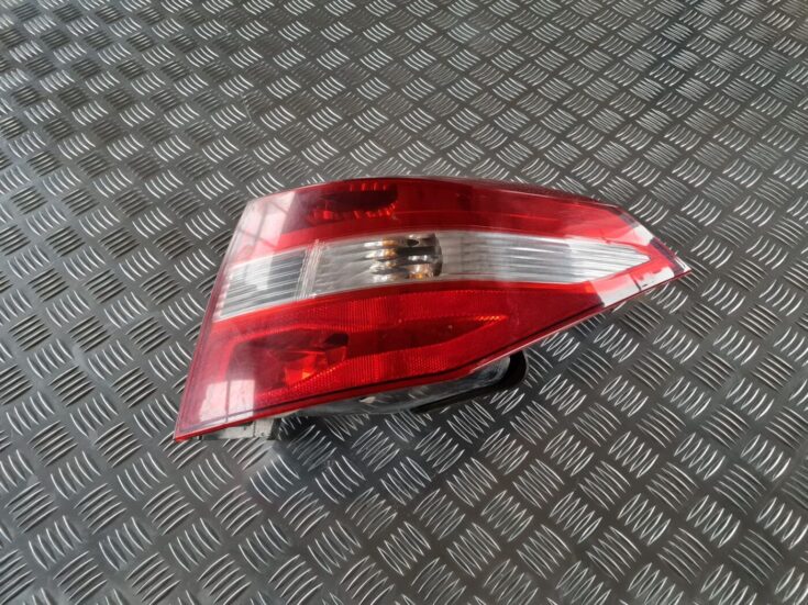 Aizmugurējais labais lukturis priekš RENAULT LAGUNA 2008
