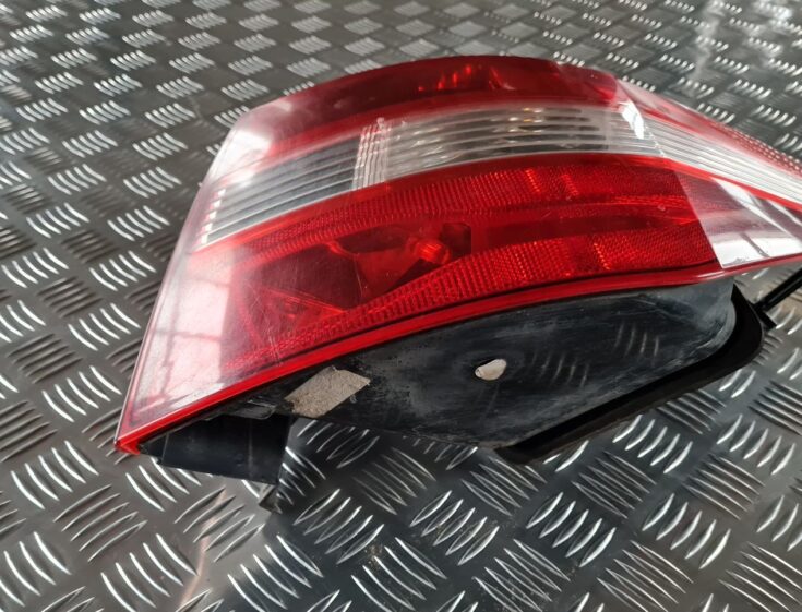 Aizmugurējais labais lukturis priekš RENAULT LAGUNA 2008