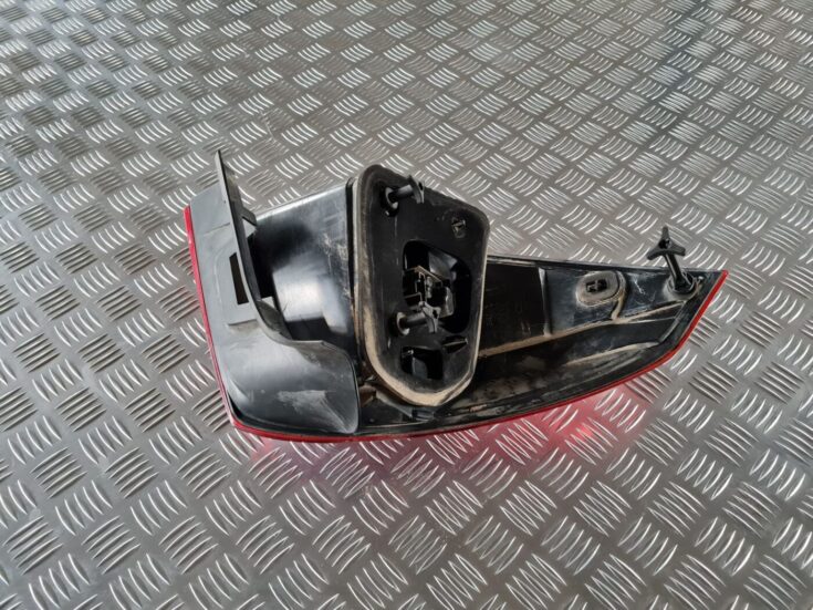 Aizmugurējais labais lukturis priekš RENAULT LAGUNA 2008