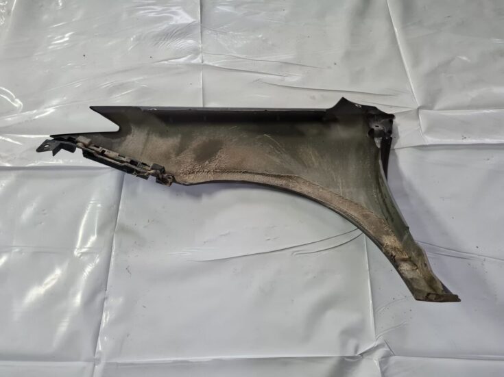 Priekšējais labais spārns priekš RENAULT LAGUNA 2008