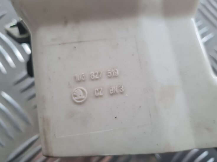 Bagažnieka vāka rokturis priekš SKODA OCTAVIA 2002