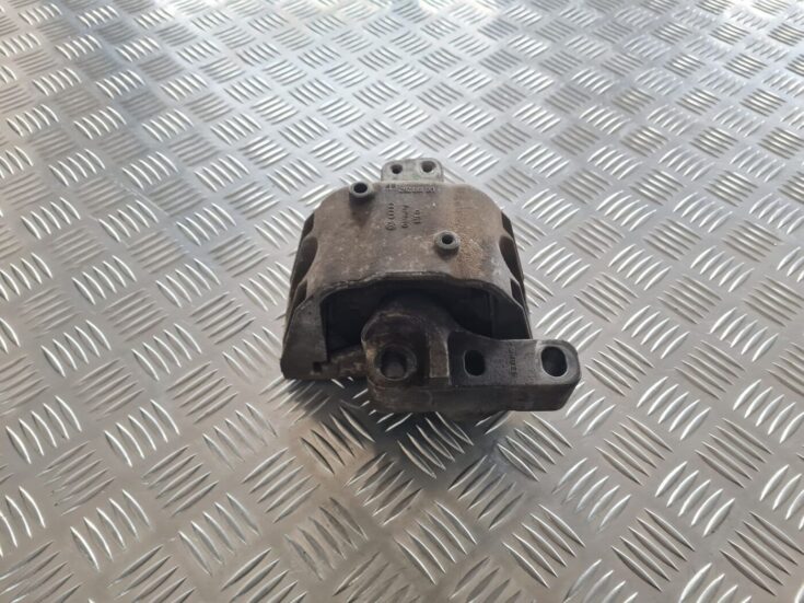 Dzinēja spilvens priekš SKODA OCTAVIA 2002