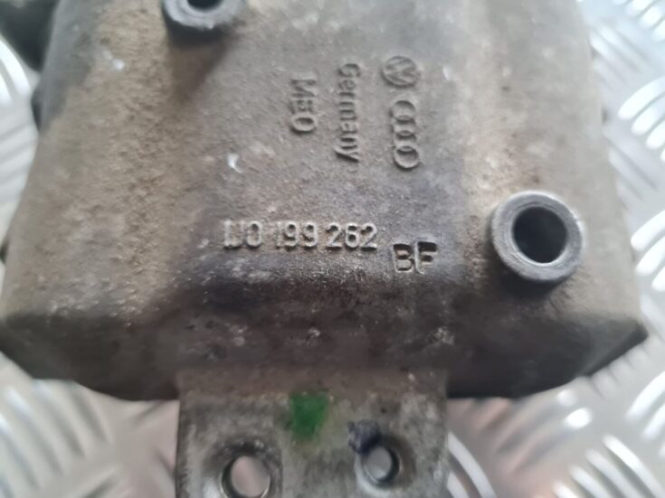 Dzinēja spilvens priekš SKODA OCTAVIA 2002