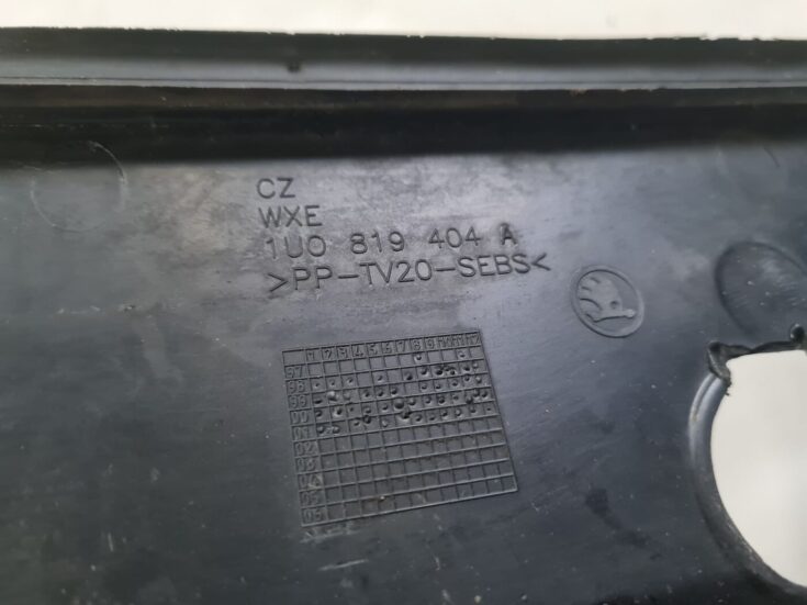 Vējstikla uzlikas (deflektora) režģis priekš SKODA OCTAVIA 2002