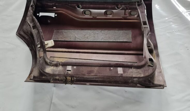 Aizmugurējās kreisās durvis priekš AUDI 80 1991