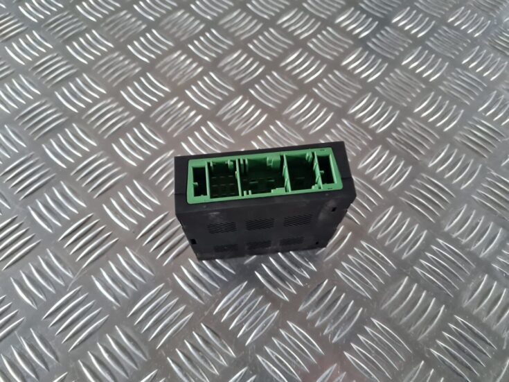Drošinātāju bloks priekš BMW 6 E63 645 2004