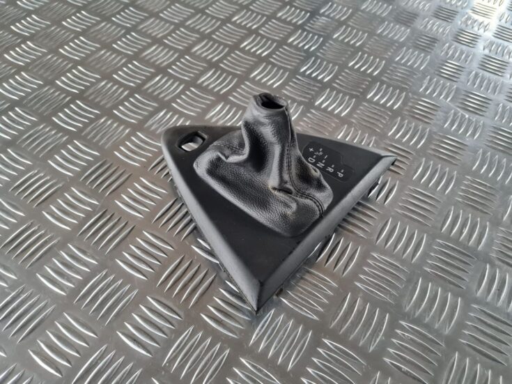 Pārnesumu pārslēgšanas kloķa auduma pārvalks priekš BMW 6 E63 645 2004