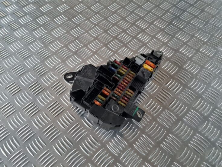 Drošinātāju bloks priekš BMW 6 E63 645 2004