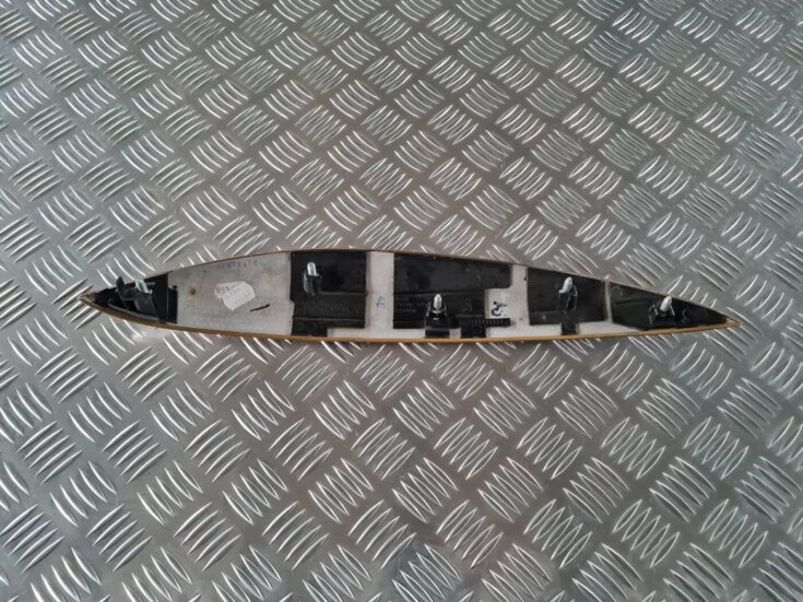 Durvju apdares uzlika priekš BMW 6 E63 645 2004