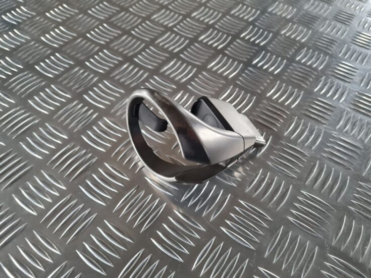 Krūzes turētājs priekš BMW 6 E63 645 2004