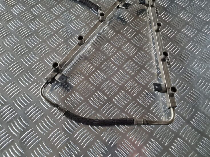 Degvielas sadales caurule priekš BMW 6 E63 645 2004
