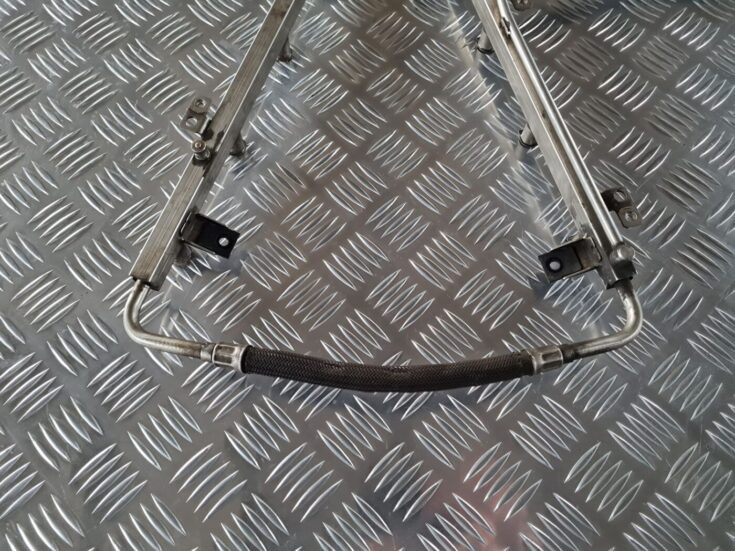 Degvielas sadales caurule priekš BMW 6 E63 645 2004