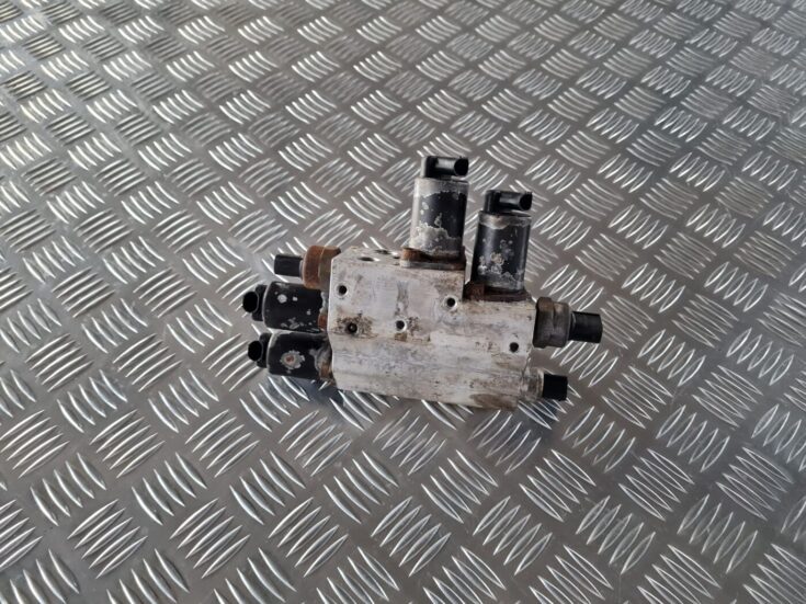 Piekares hidrauliskais bloks Dynamic Drive priekš BMW 6 E63 645 2004