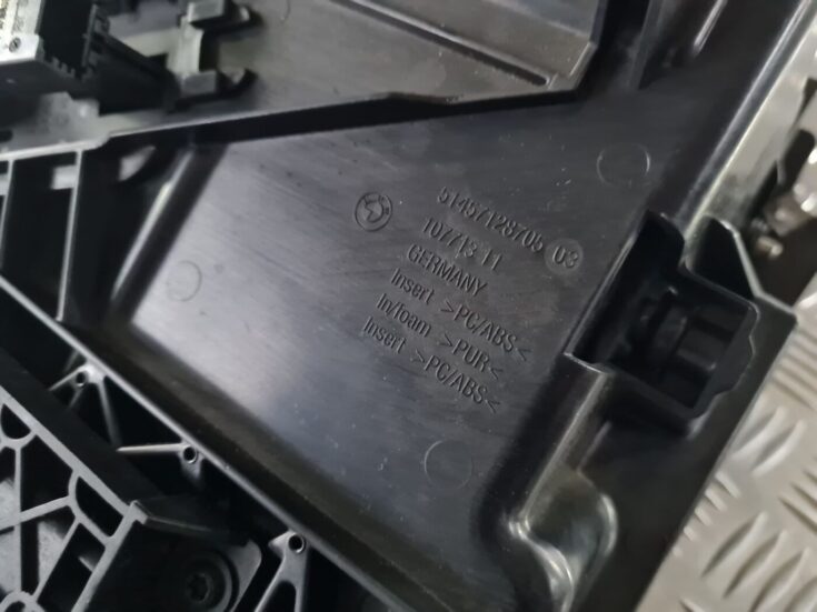 Mantu glabāšanas nodalījums pasažiera pusē priekš BMW 6 E63 645 2004