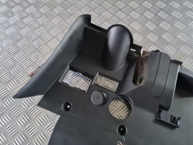 Mērinstrumentu paneļa apakšēja apdare priekš BMW 6 E63 645 2004