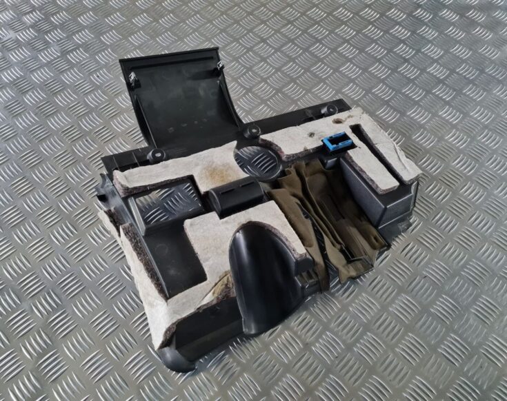 Mērinstrumentu paneļa apakšēja apdare priekš BMW 6 E63 645 2004