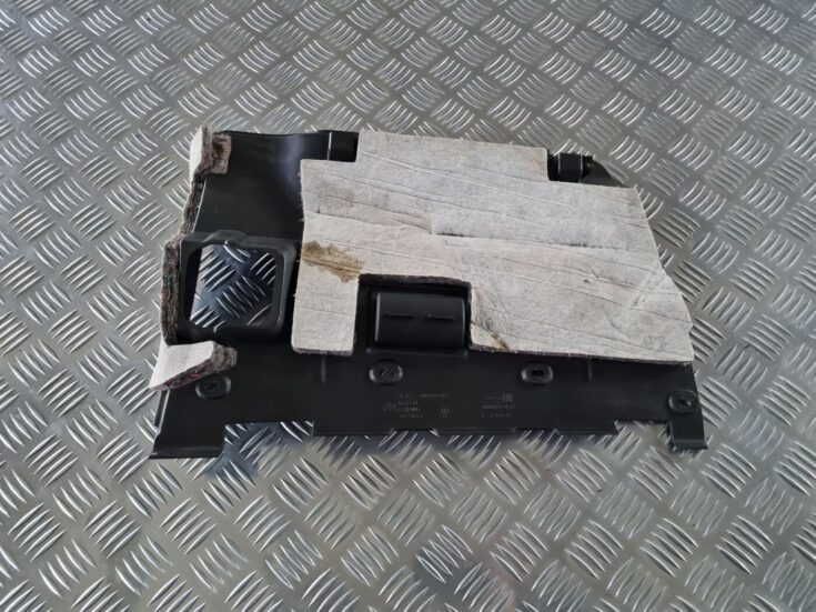 Mērinstrumentu paneļa apakšēja apdare priekš BMW 6 E63 645 2004