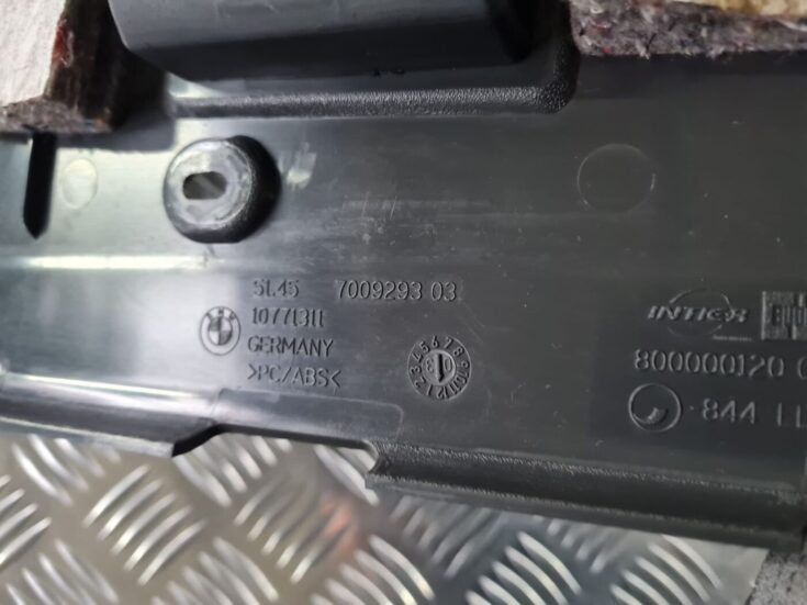 Mērinstrumentu paneļa apakšēja apdare priekš BMW 6 E63 645 2004
