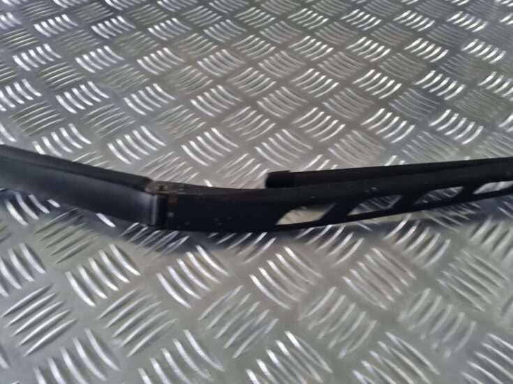 Vējstikla slotu turētājs priekš BMW 6 E63 645 2004