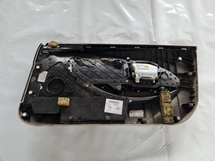 Priekšējo kreiso durvju apdare priekš BMW 6 E63 645 2004