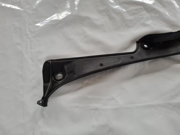 Vējstikla uzlika (deflektors) priekš BMW 6 E63 645 2004