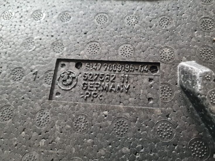 Bagāžnieka nodalījuma putuplasts priekš BMW 6 E63 645 2004
