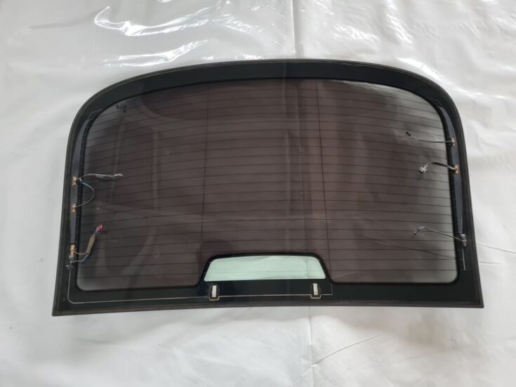 Aizmugures stikls priekš BMW 6 E63 645 2004