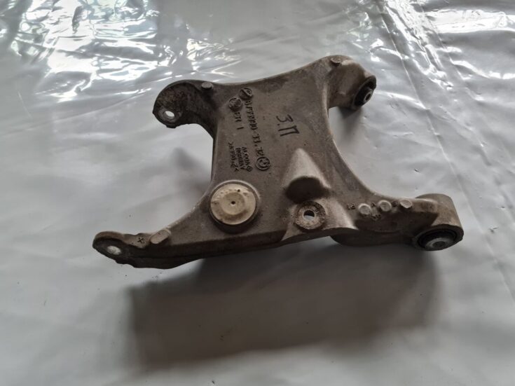 Aizmugures piekares svira priekš BMW 6 E63 645 2004