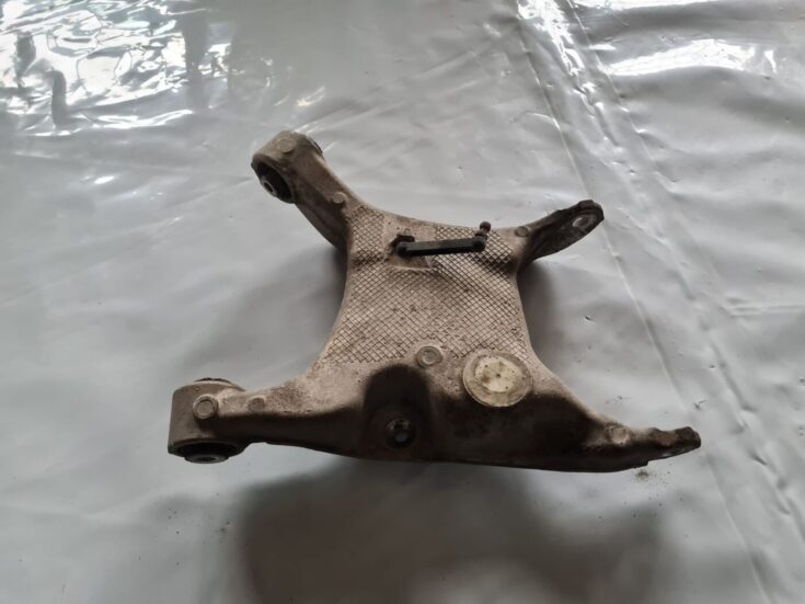 Aizmugures piekares svira priekš BMW 6 E63 645 2004