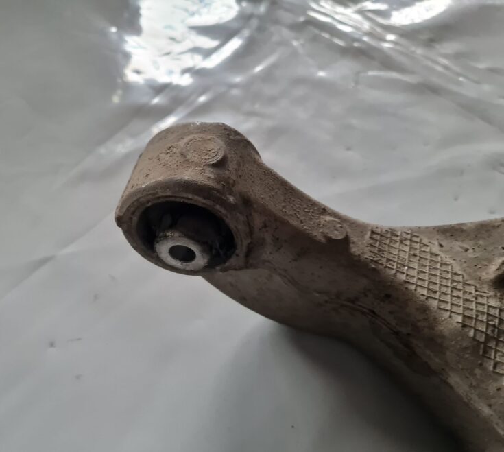 Aizmugures piekares svira priekš BMW 6 E63 645 2004