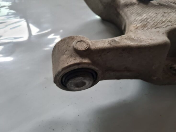 Aizmugures piekares svira priekš BMW 6 E63 645 2004