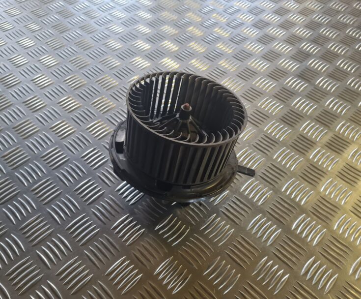Salona ventilators priekš VW GOLF 5 2004