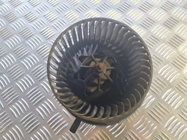 Salona ventilators priekš VW GOLF 5 2004