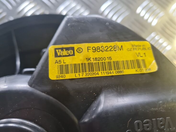 Salona ventilators priekš VW GOLF 5 2004