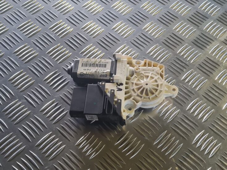 Elektrisko stiklu motors priekš VW GOLF 5 2004