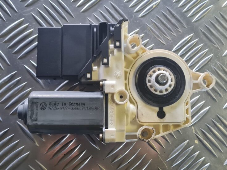 Elektrisko stiklu motors priekš VW GOLF 5 2004
